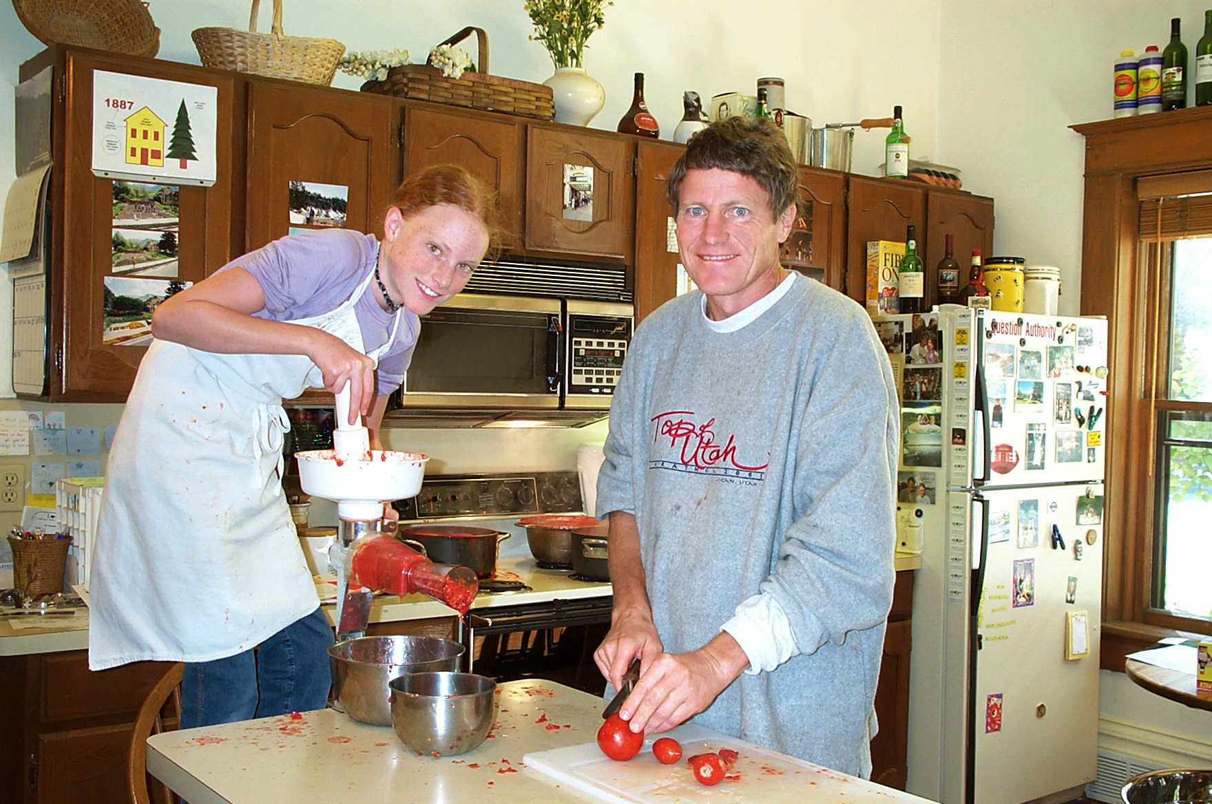 Anna and Bruce making tomato sauce in the kitchen